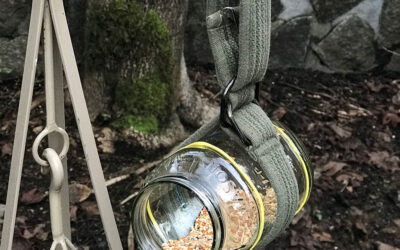 DIY: Mason jar bird feeder